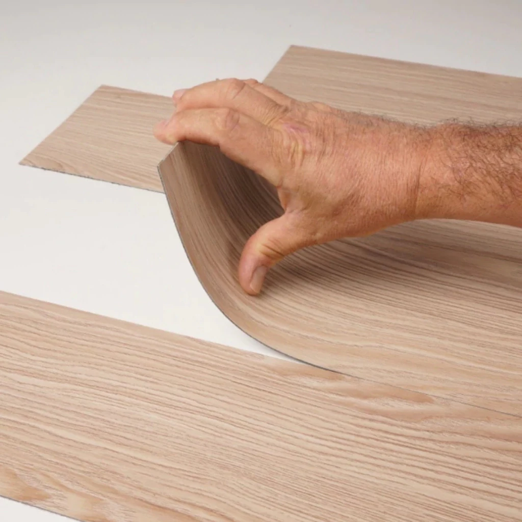 Piso Autoadhesivo Simil Madera Beige Caja 5m2 · Detalle constructivo