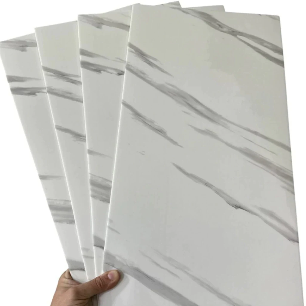 Placas Autoadhesivas Simil Marmol 30x60cm Blanco X4 · Foto del proveedor