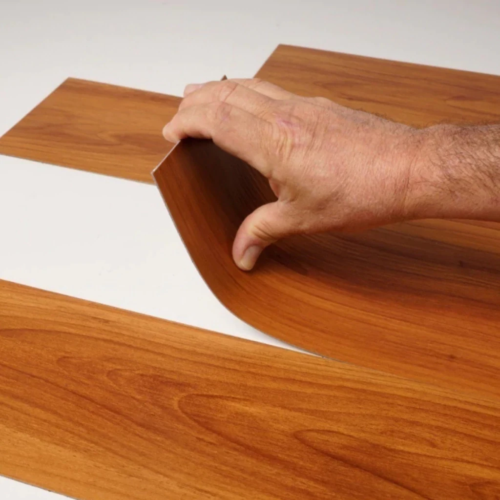 Piso Autoadhesivo Simil Madera Clara Caja 5m2 · Detalle constructivo